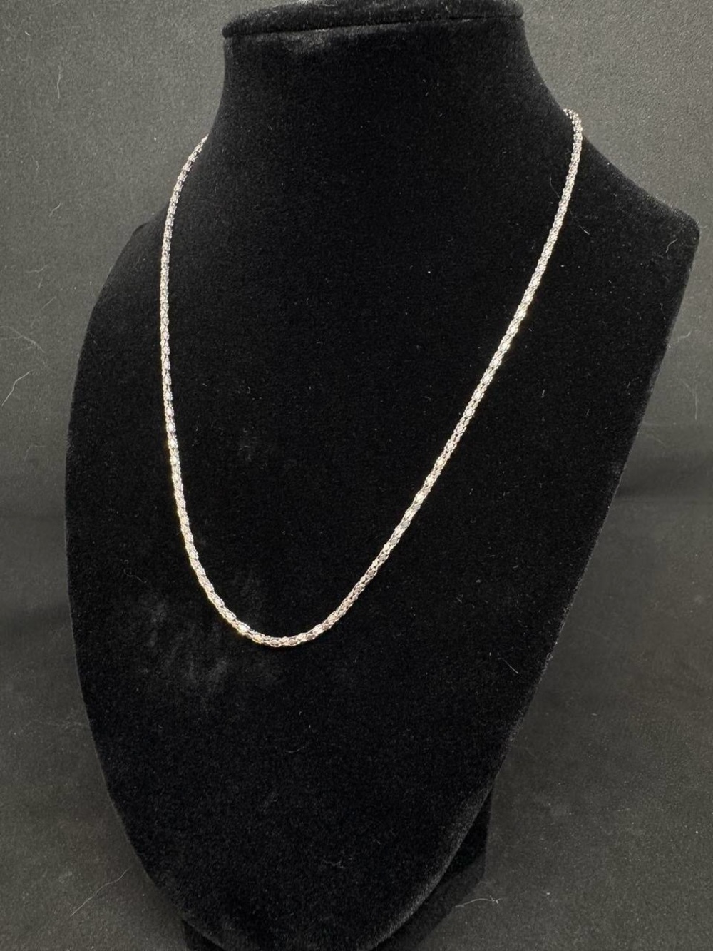 Silver-Tone Twisted Rope Style Chain Necklace – 9” Length
